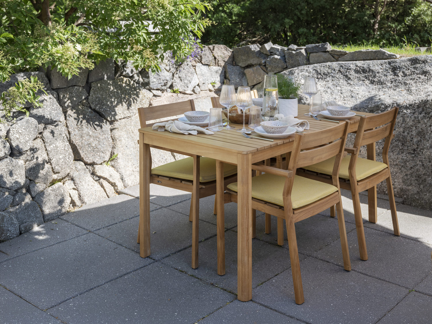 Delia Teak chair w. arms Natural color
