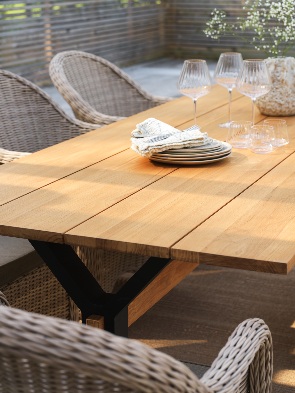 Mark dining table Black/teak