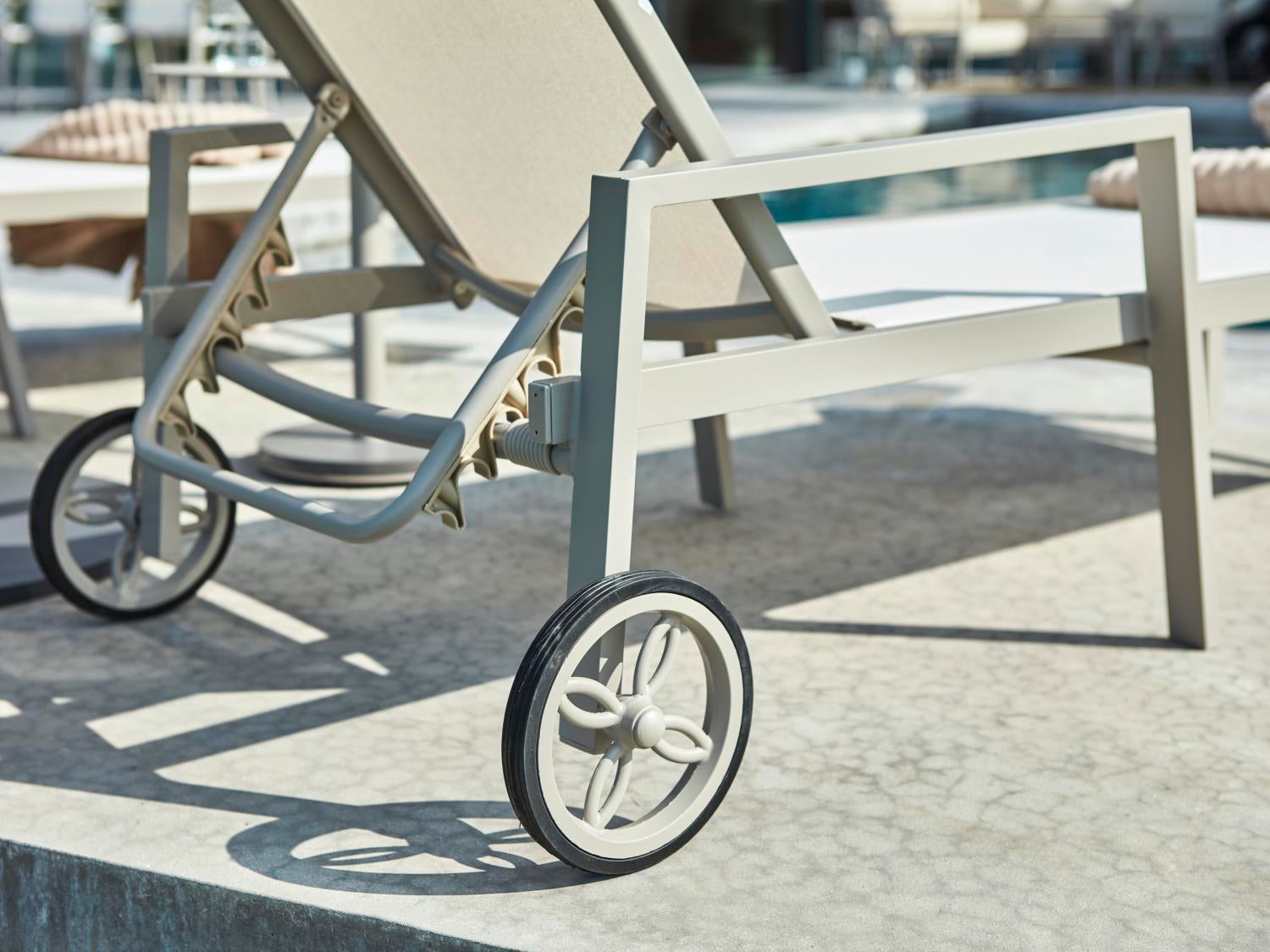 Leone lounger Khaki/Off-white