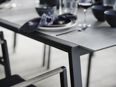 Lyra dining table Black/Sand