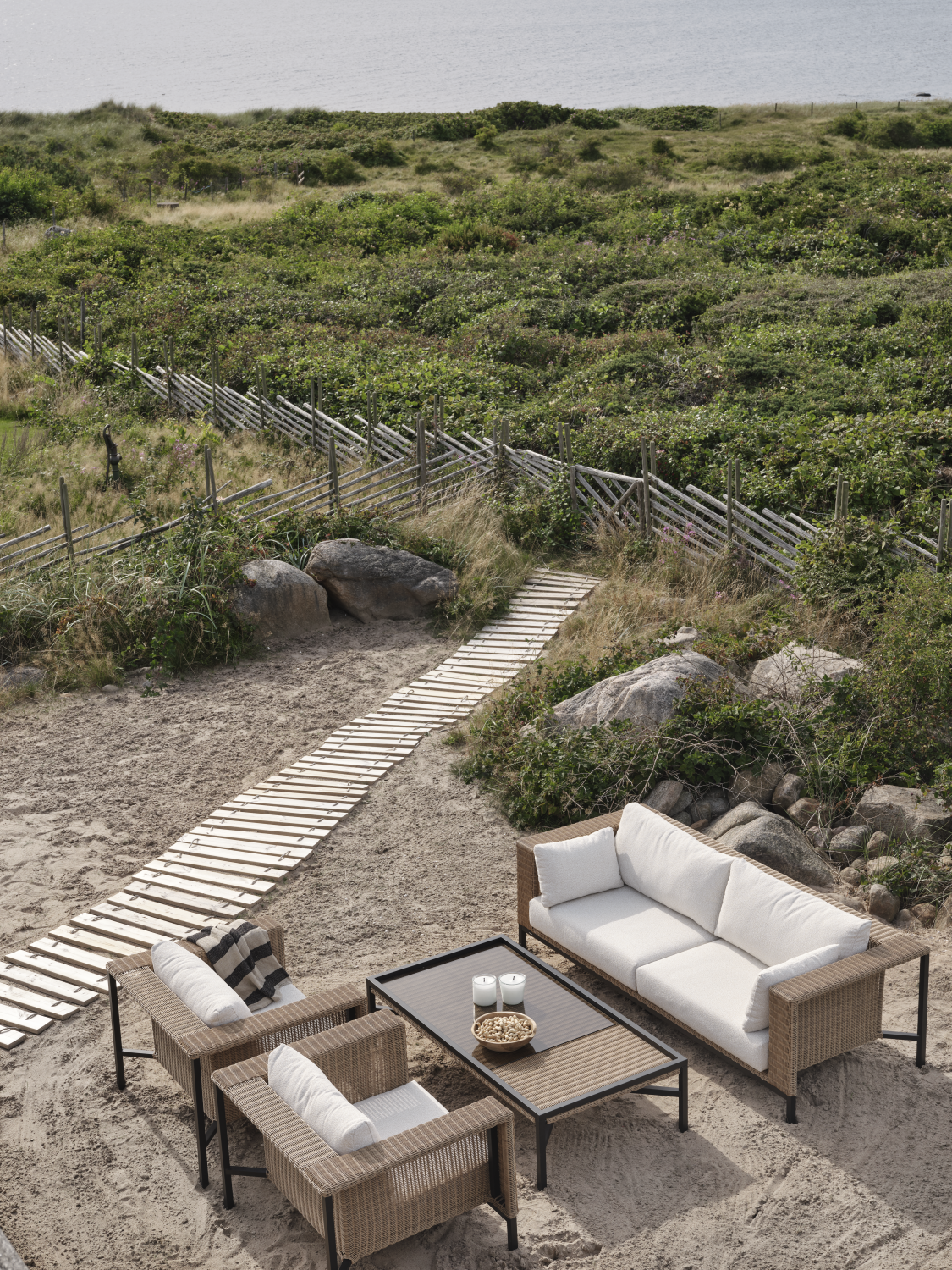 Shell coffee table Rustic/Black