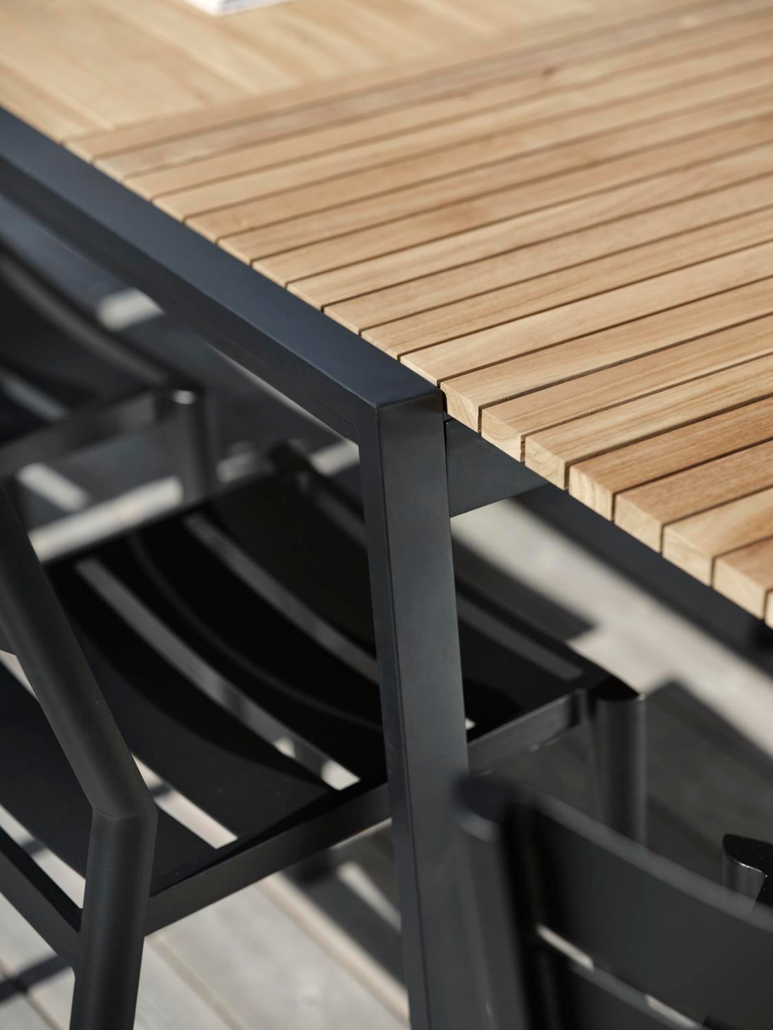 Naos dining table Black/teak