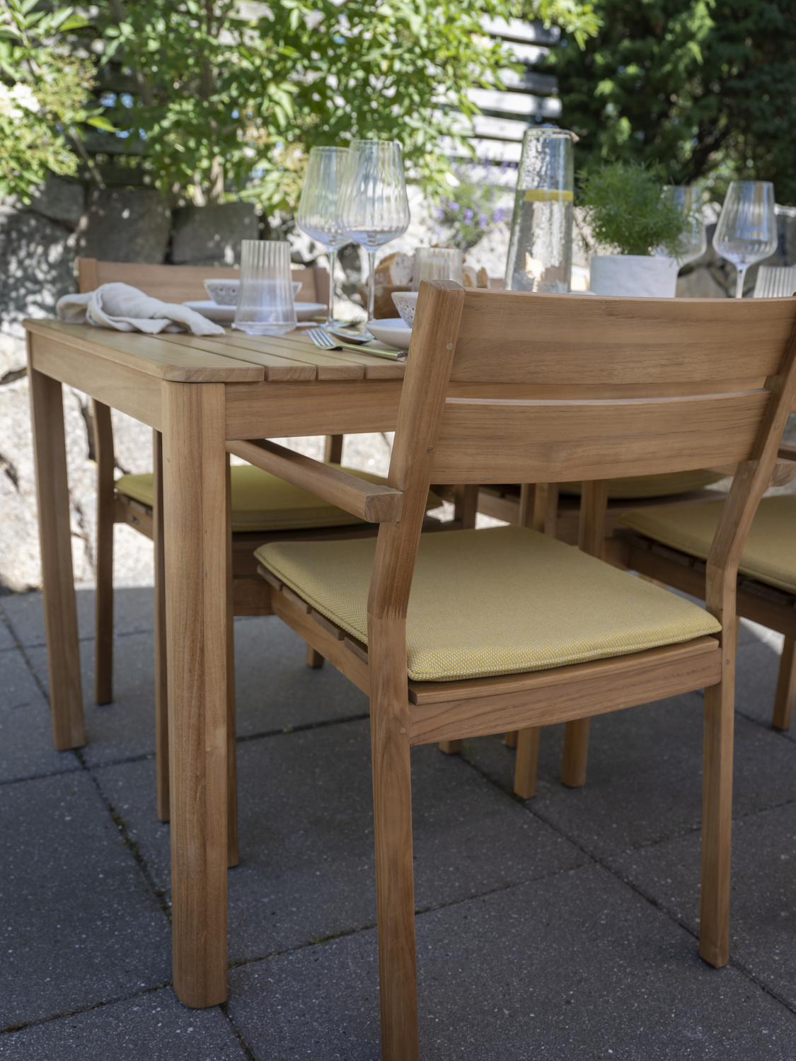 Delia Teak chair w. arms Natural color
