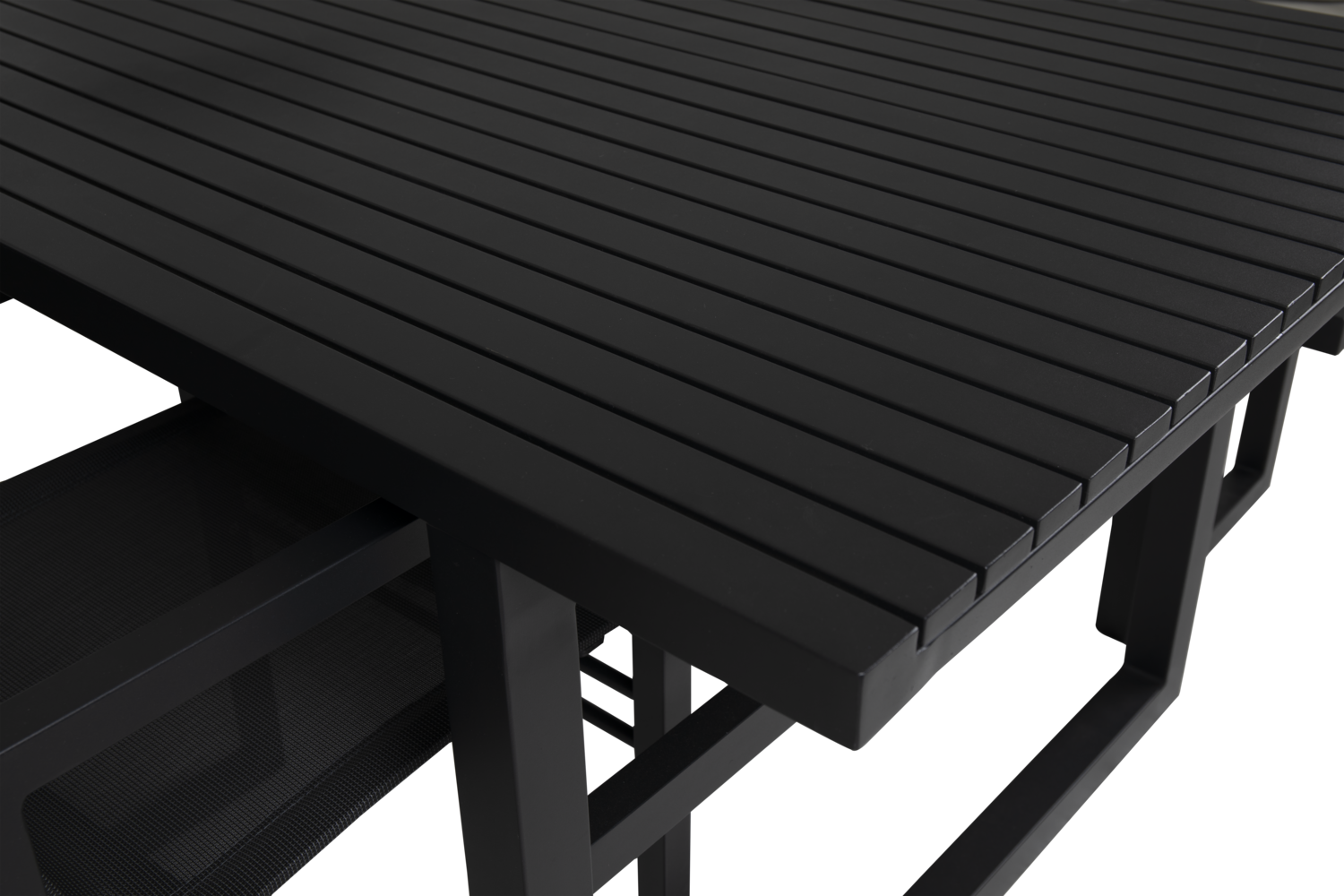 Vevi dining table Black