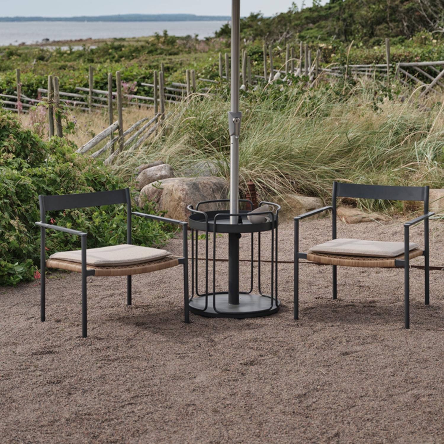 94195 DK Armchair Shady Side table Anthracite Abriola Parasol original_94195_.png
