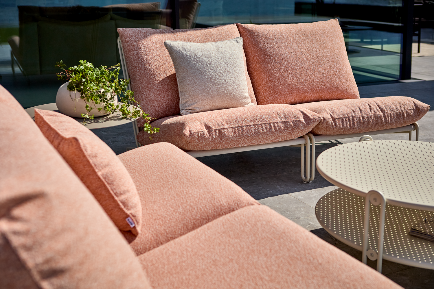 Blixt lounge chair Pearl White/Teddy Orange