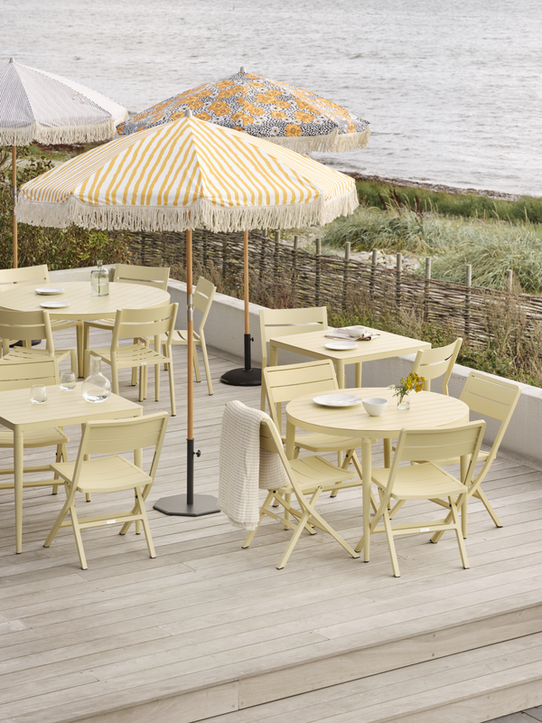 Bigby dining table Lemon