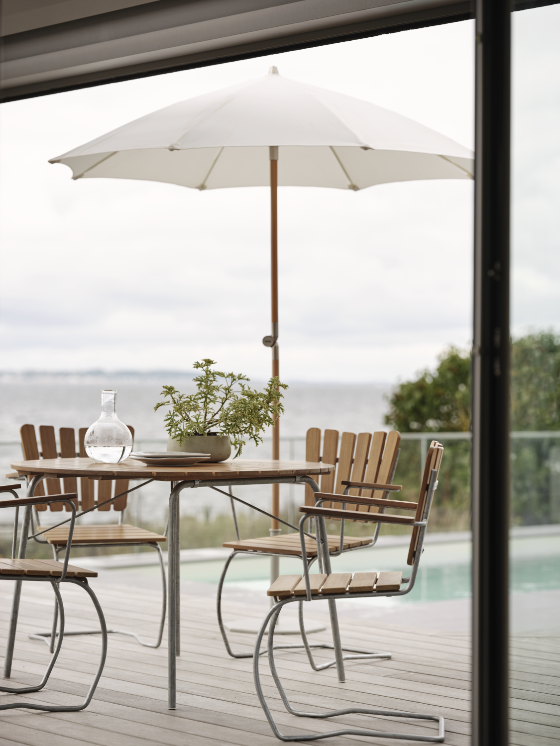 56:an armchair Natural colored/grey