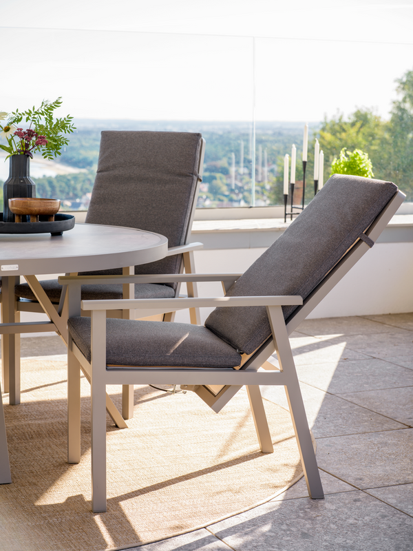 Samvaro dining table Khaki/sand