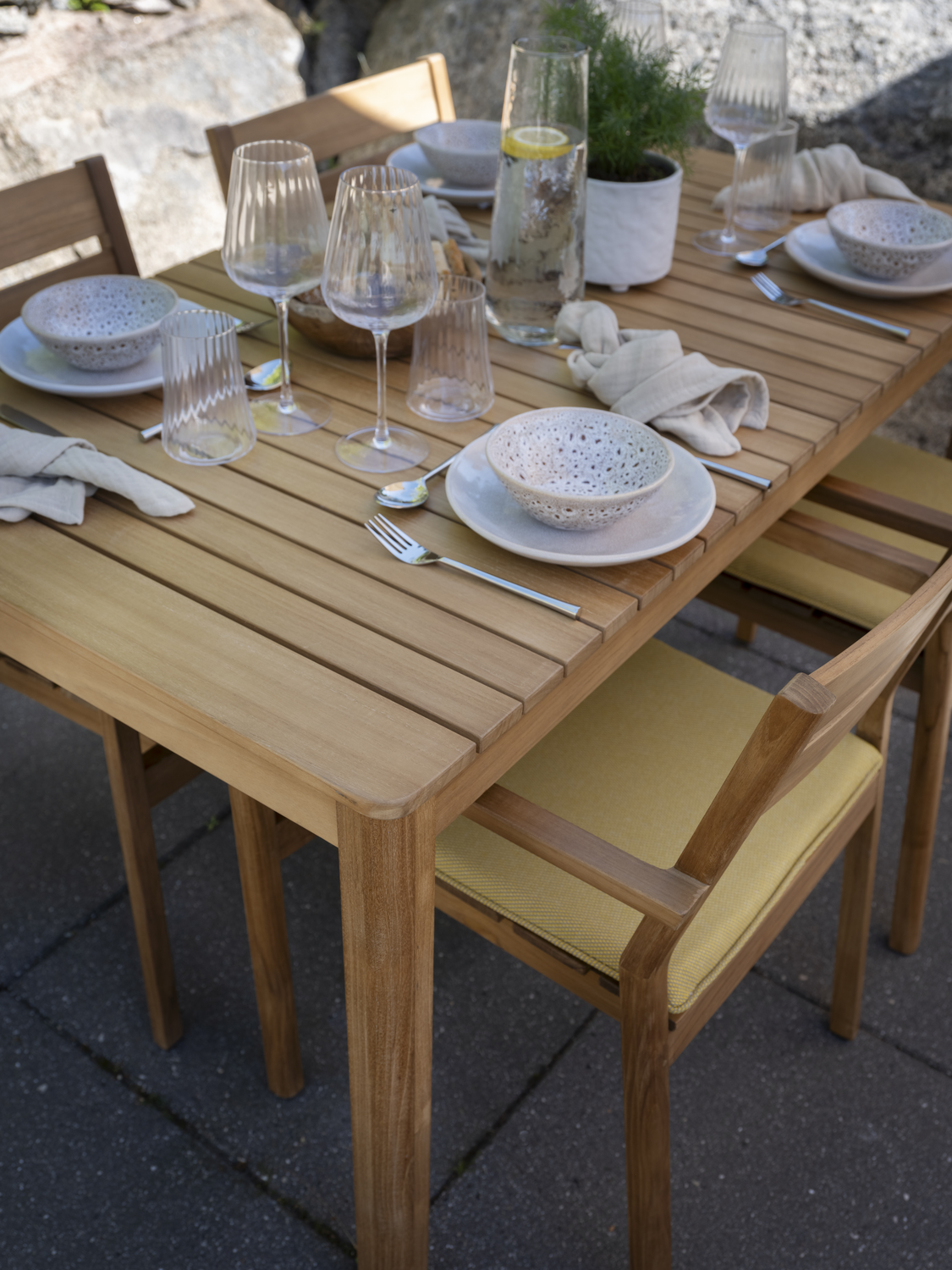 Delia Teak chair w. arms Natural color