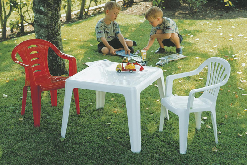 Olle chidrens table White