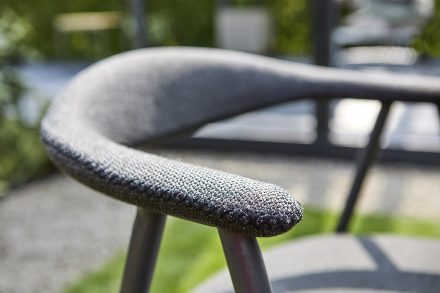 Boi armchair Anthracite/Black Barley