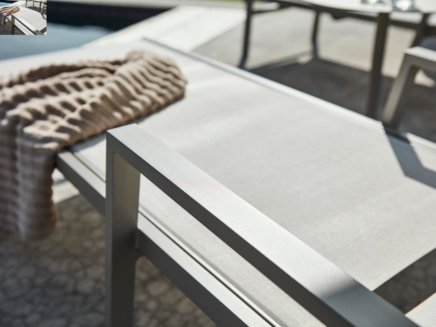 Leone lounger Khaki/Off-white