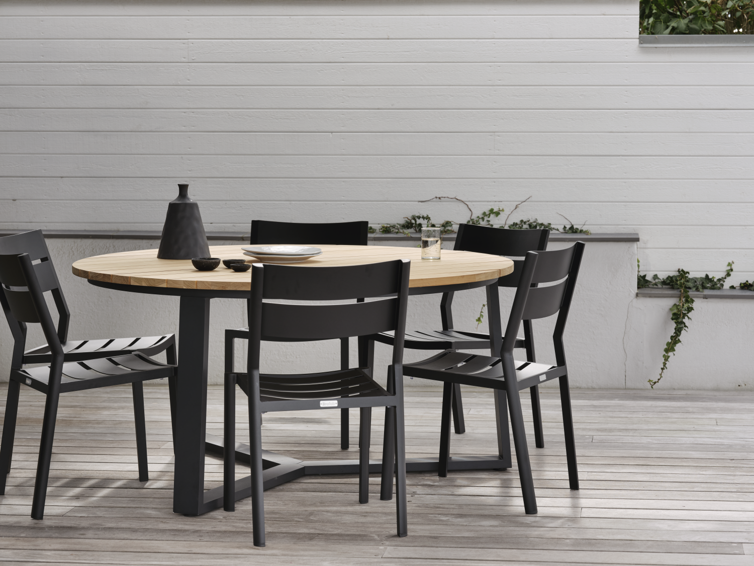Laurion dining table Black/teak