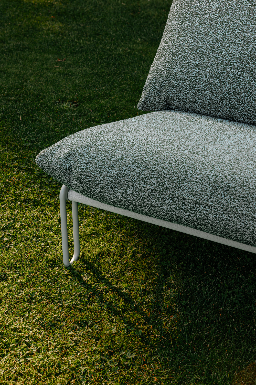 Blixt lounge chair Light Grey/Teddy Verde