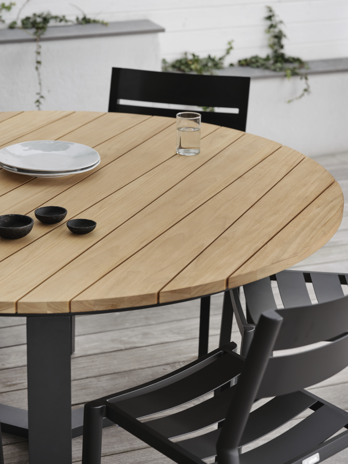 Laurion dining table Black/teak