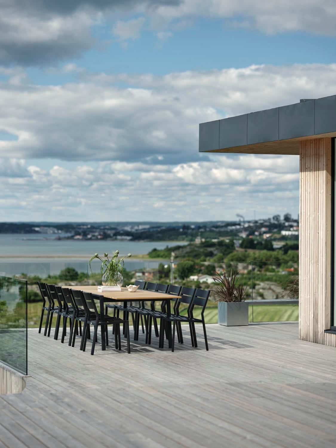 Naos dining table Black/teak